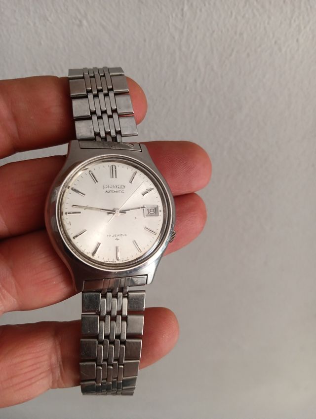 Reloj seiko automático funcionando.