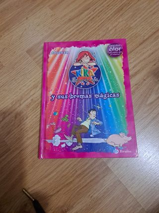 Kika Superbruja y sus bromas mágicas (ed.COLOR) (Castellano - A PARTIR DE 8 AÑOS - PERSONAJES - Kika Superbruja) (Spanish Edition)