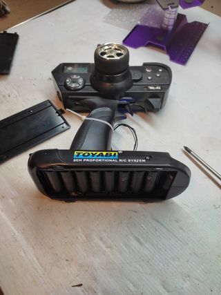 COCHE RC. EMISORA TOYABI