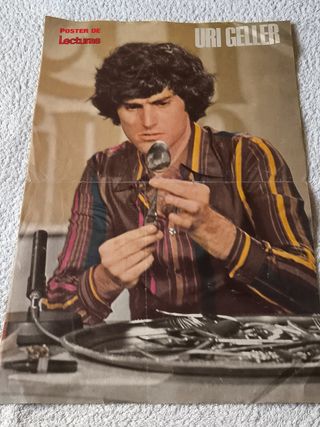 PÓSTER URI GELLER MENTALISTA DOBLA CUCHARA AÑO 70