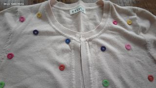 Cardigan particolare.