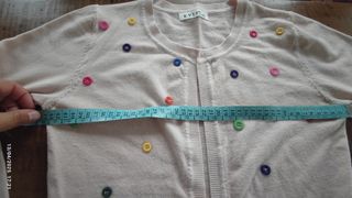 Cardigan particolare.