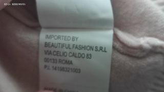 Cardigan particolare.