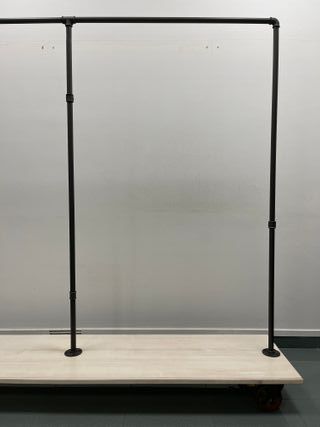 Perchero industrial con ruedas