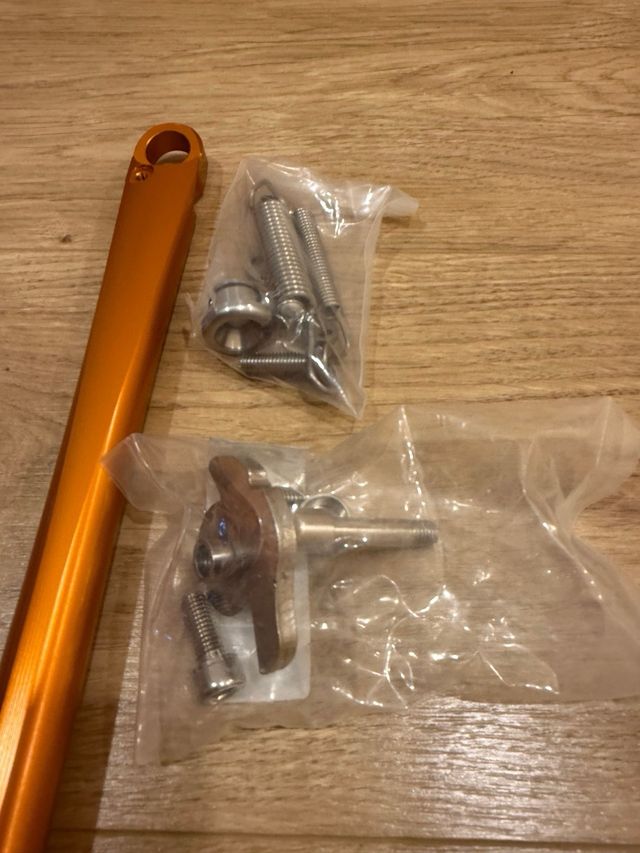 Soporte moto y enganche con muelles