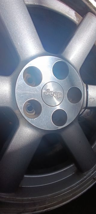 Llantas Jeep Cherokee KJ / 17 x 7.5J pulgadas