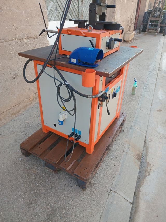 Punzonadora hidraulica IMB