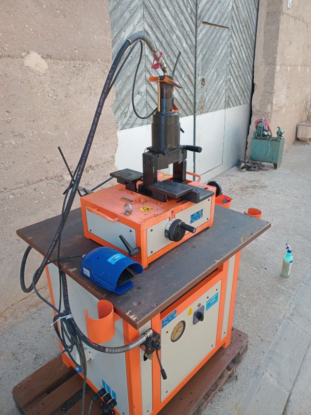 Punzonadora hidraulica IMB