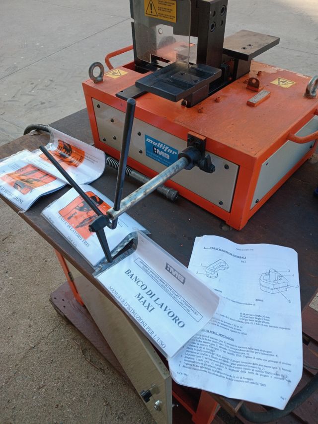 Punzonadora hidraulica IMB