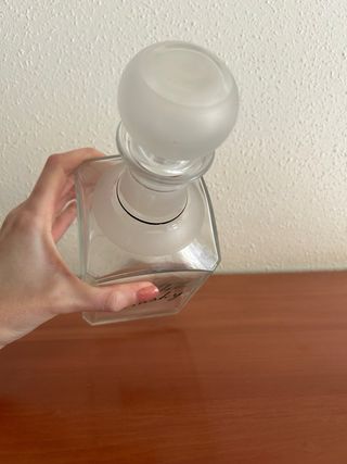 Collezione vintage di bottiglie di whisky antiche