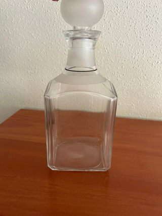 Collezione vintage di bottiglie di whisky antiche