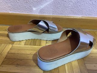 Sandalias con plataforma plateadas