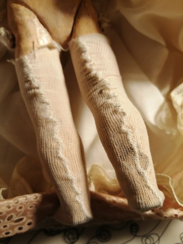 Antica bambola in porcellana