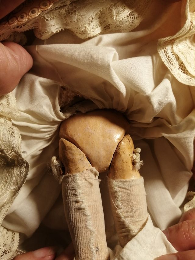 Antica bambola in porcellana