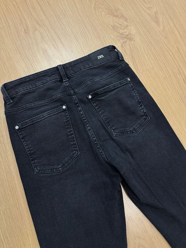 Vaqueros negros Zara