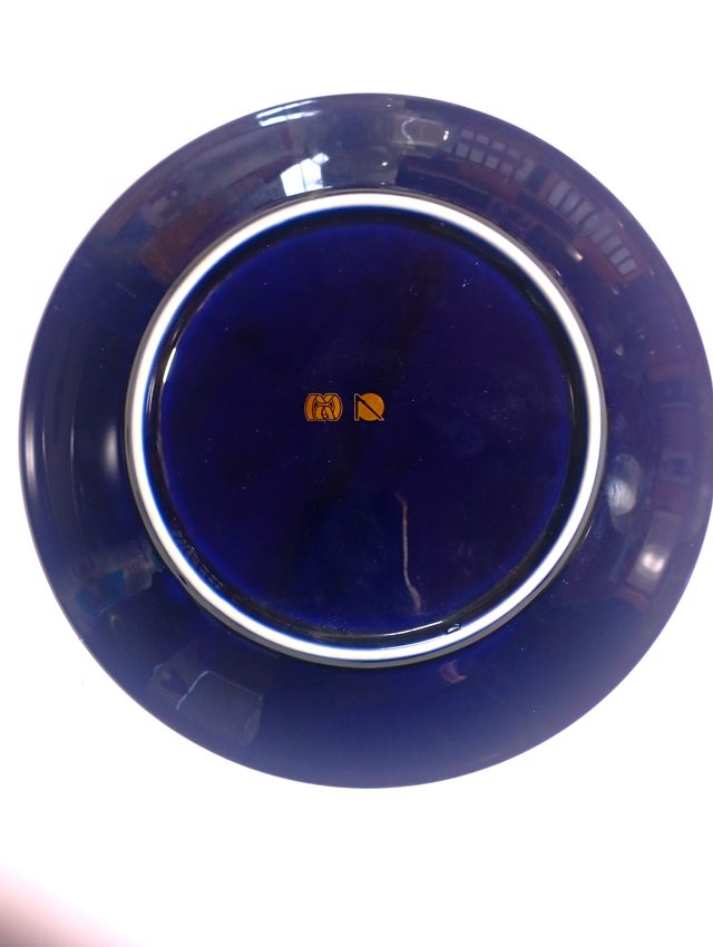 Plato escudo "DAIMIEL" decorativo de porcelana