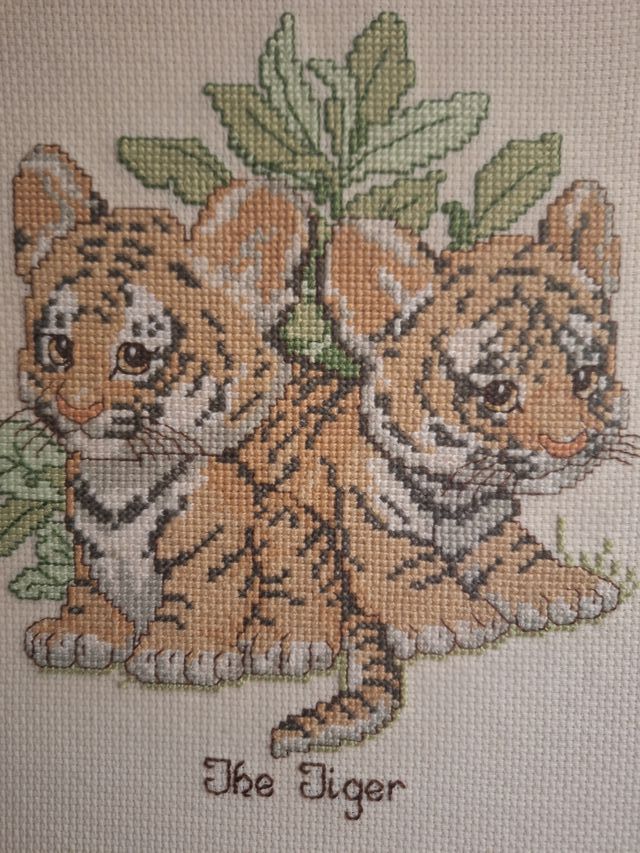 Cuadro bordado a punto de cruz tigres infantil
