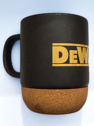 Taza ceramica original DEWALT base de corcho
