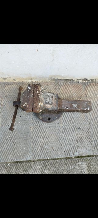 Tornillo de banco grande antiguo