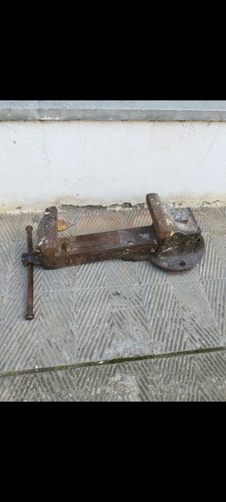 Tornillo de banco grande antiguo