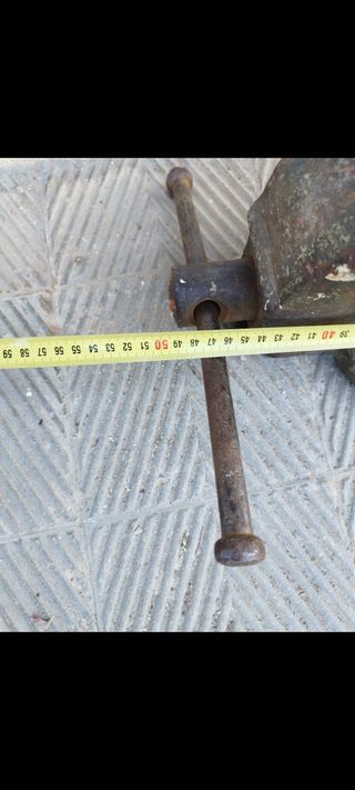 Tornillo de banco grande antiguo