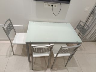 MESA DE COCINA Y SILLAS