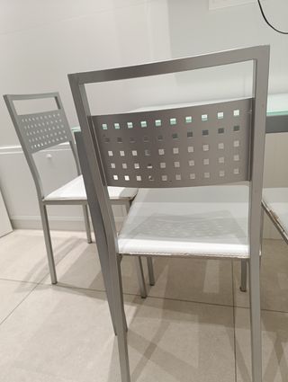 MESA DE COCINA Y SILLAS