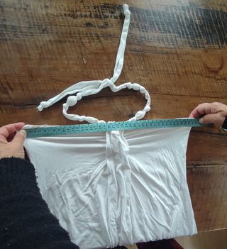 Canotta allacciata al collo