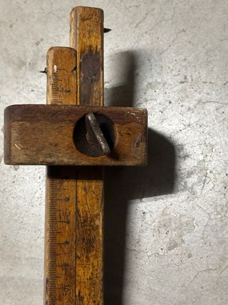 Calibre/gramil antiguo de carpintero