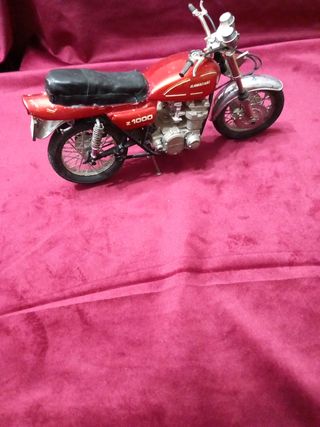 Riproduzione in scala motocicletta kawas