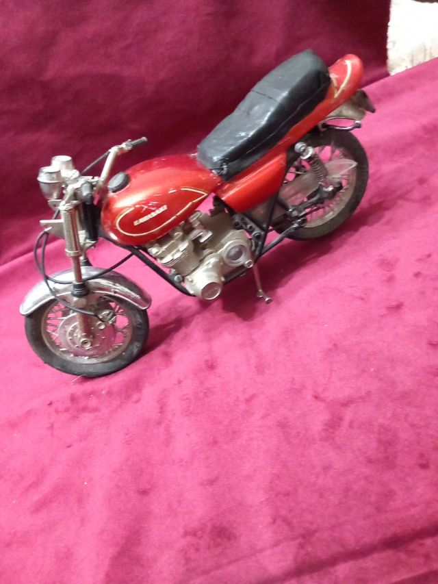 Riproduzione in scala motocicletta kawas