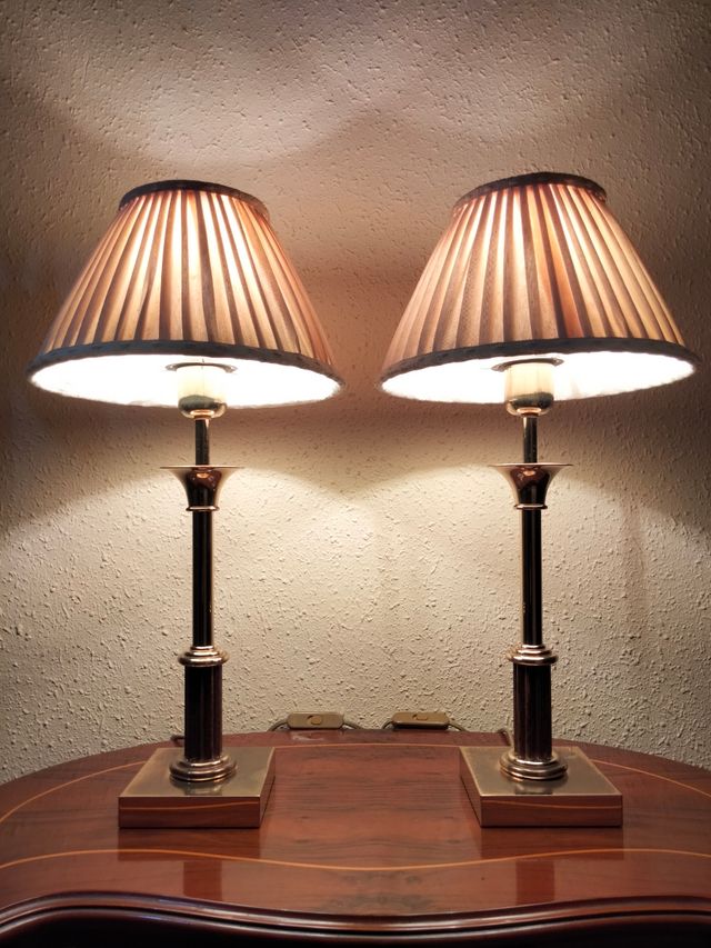 GRANDI COPPIE DI LAMPADE COLONNE ROMANE IN BRONZ