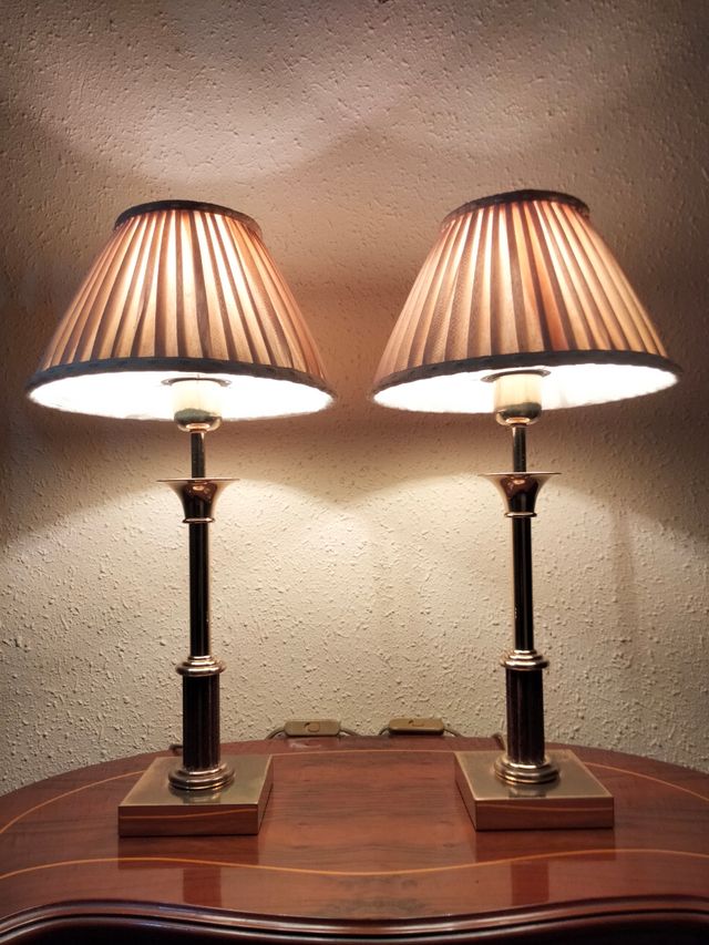 GRANDI COPPIE DI LAMPADE COLONNE ROMANE IN BRONZ