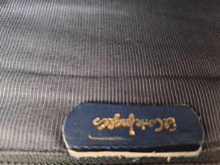 Cartera de mano blanca y azul