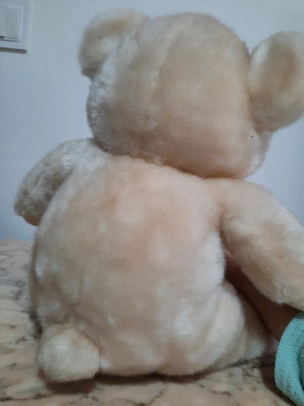 Urso de Pelúcia Branco-Bege com Laço Xadrez