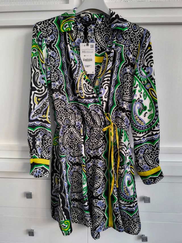 Vestido satinado de Zara