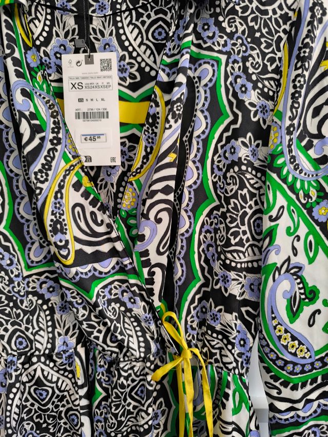 Vestido satinado de Zara