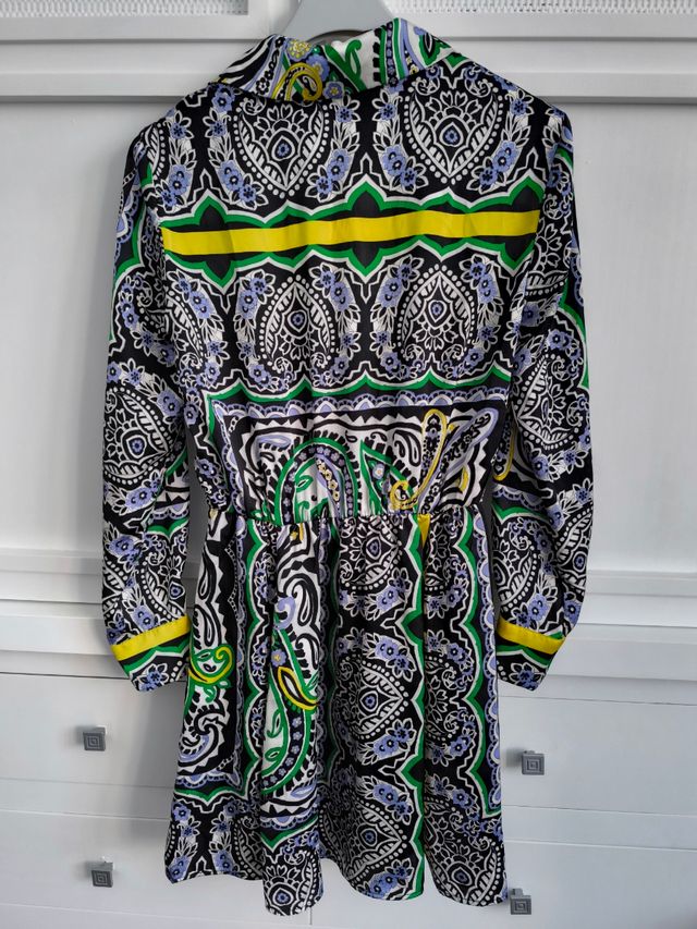 Vestido satinado de Zara