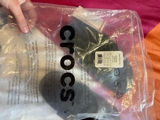 Crocs negros forrados