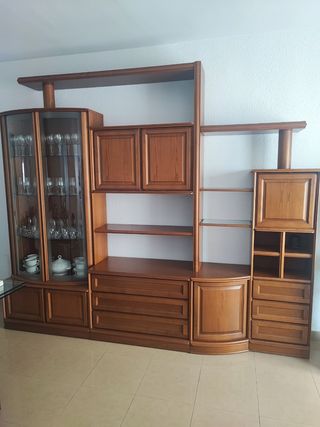 Mueble de Castaño. Madera maciza. Excelente estad