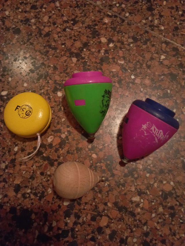 Lote trompos y yoyó