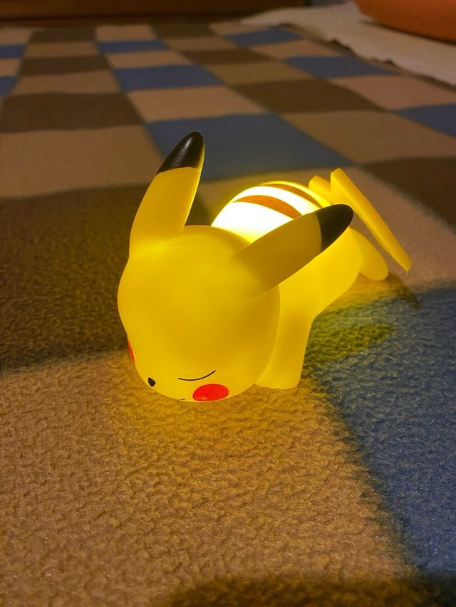 Pokemon pikachu luminoso