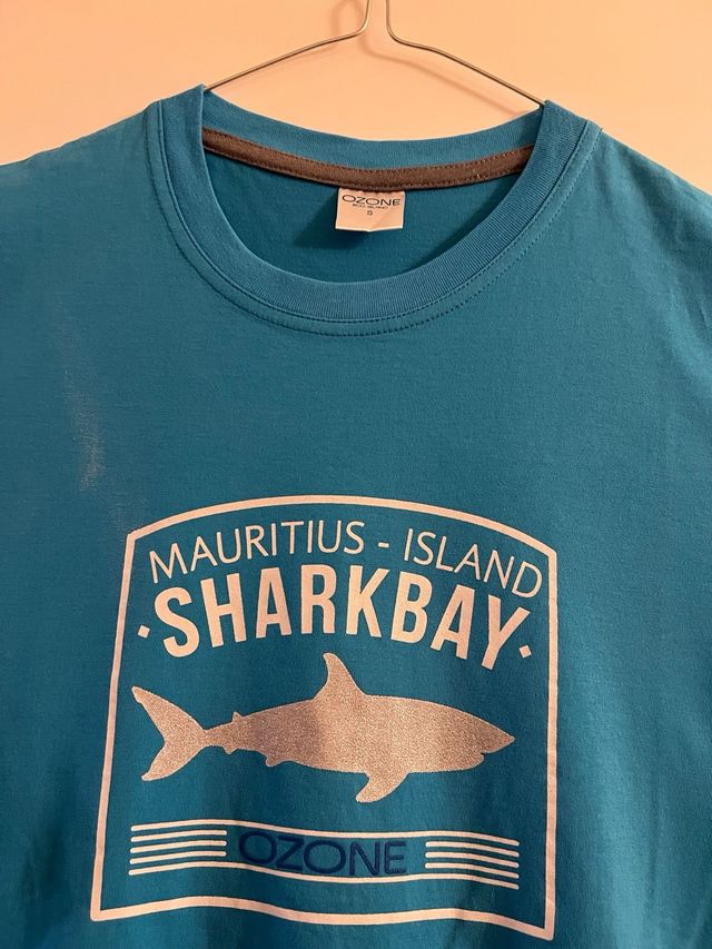 Maglietta logo squalo Mauritius Island azzurra