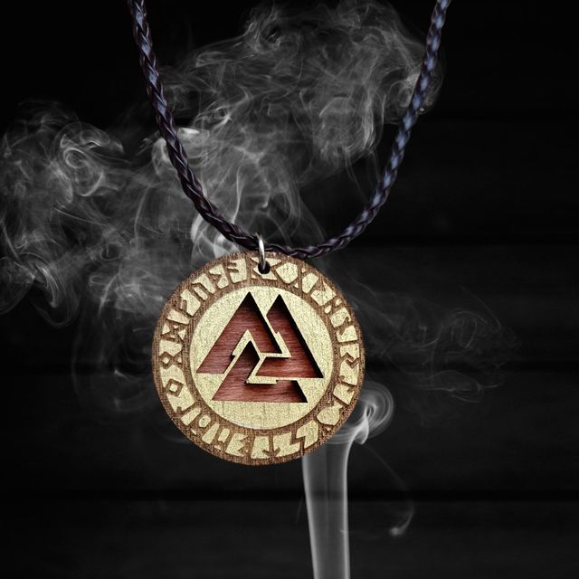 Collana vichinga Valknut, collana pagana