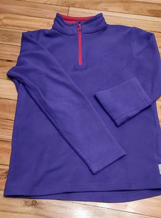 Sudadera morada con rosa marca Quechua