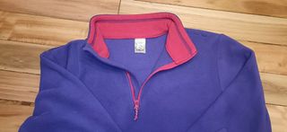 Sudadera morada con rosa marca Quechua