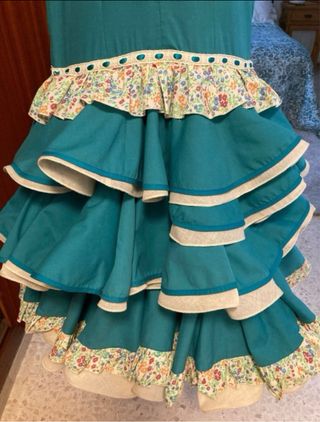 Precioso traje de gitana verde azulado