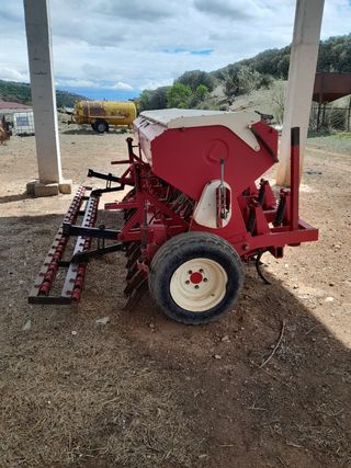 Maquina sembradora grano