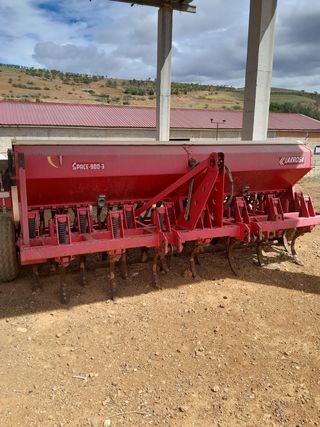 Maquina sembradora grano