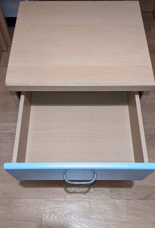 Mesita cajonera con dos cajones totalmente nueva